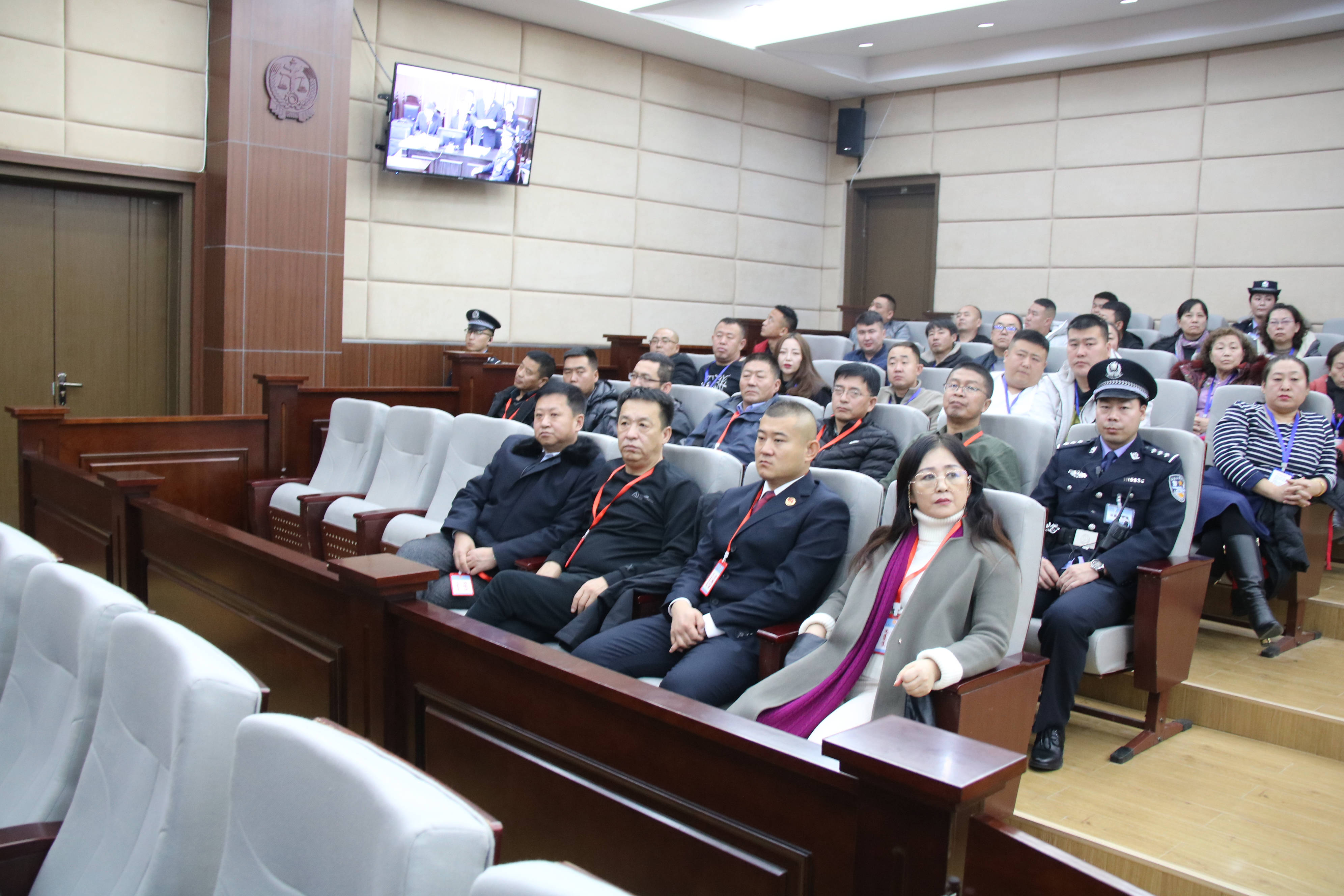 苏尼特右旗人民检察院提起公诉的任某某等人恶势力犯罪集团案开庭审理